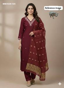 Hermosa Colección de Kurti-Pantalón Largo Recto de Seda Muslin con Detalles Hechos a Mano y Dupatta Banarasi, Exportador de Moda Femenina - Product Image 3