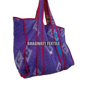Main indienne bloc imprimé coton réversible matelassé fourre-tout sacs à provisions style géométrique pliant sacs de plage - Product Image 2
