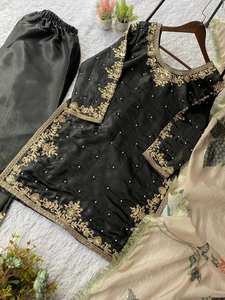 Exclusif et tendance pour la saison des mariages : notre ensemble en soie comprenant un haut brodé de sequins, un pantalon palazzo et un dupatta. - Product Image 5