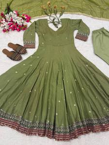 Vestido Anarkali de Seda Vichitra NC de Diseño Exclusivo para Mujer |   Vestido Largo Bordado con Falda Amplia y Dupatta |   Boda - Product Image 4