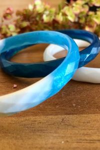 Brazalete de Perlas y Resina Clásico Hecho a Mano, Joyería de Moda para Mujer para Aniversario u Ocasión Especial - Product Image 4