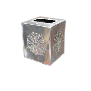 Caja de pañuelos de metal hecha a mano de calidad duradera con diseño creativo para el hogar, oficina, restaurante o coche, uso multifuncional - Product Image 3