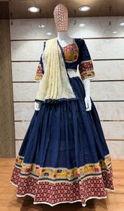Chaniya Choli de seda romana premium con borde herencia de diseño vintage y dupatta de chiffon Bandhani de 6 metros con vuelo. - Product Image 3