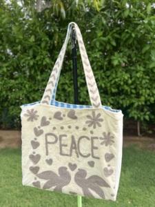 Bolso de lona bordado con motivos de paz, pájaros y corazones, estilo bohemio, bolso de hombro abierto para ir de compras en todas las estaciones - Product Image 2