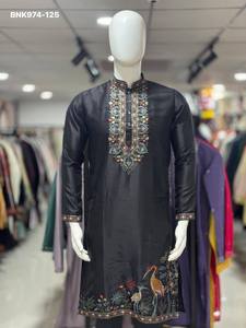 Collection de vêtements de mariage de créateurs, dernières tendances, en soie avec broderies Daman et multicolores, ensemble kurta-pantalon, fournisseur mondial. - Product Image 5