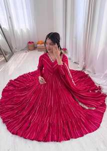 Ensemble de soirée complet pour femme : Robe longue en Chanderi à volants avec 12 mètres de jupe évasée, ornements miroir faits main, entièrement cousu, pantalon et dupatta inclus. - Product Image 4