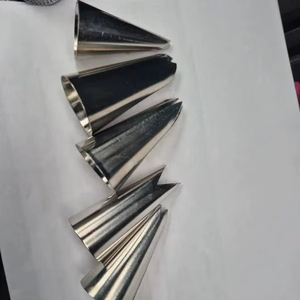 Matériel de pâtisserie DIY en acier inoxydable, forme pilier, résistant à la chaleur, compatible lave-vaisselle, pour la décoration de gâteaux (modèles fleurs, feuilles, herbes) - Product Image 1