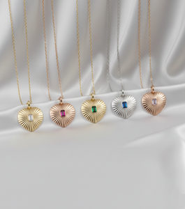 SARVOTTAM - Colgante de Corazón Minimalista con Incrustaciones de Diamantes Cultivados en Laboratorio en Oro de 14 Quilates para Mujer, Certificado por IGI - Product Image 2