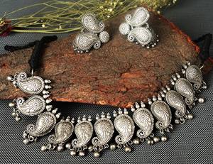 Parure de colliers de mariage et de déclaration pour femmes, motif amoureux tribal en laiton oxydé et argent, avec pendentifs Ghungroo - Product Image 3