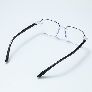 แว่นตาคอมพิวเตอร์ไร้กรอบ RTS Square Rimless สำหรับทุกเพศ พร้อมเลนส์กรองแสงสีฟ้าจากคอมพิวเตอร์ น้ำหนักเบา มีเลนส์หลายสี - Product Image 5