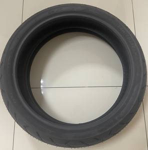 Pneu de vélo de sport sans chambre à air K307 de KUMATIRE 90/80-17 et 120/70-17 Idéal pour les rues de la ville - Product Image 6