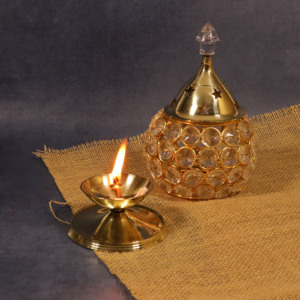Lampe décorative Deepam ovale en laiton et cristal, artisanale, traditionnelle, pour Pooja, lampe à huile pour la décoration de la maison et du temple, cadeaux - Product Image 4