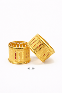 Brazaletes Kada Anchos de Lujo Chapados en Oro de 24k con Aleación de Zinc y Circones, Diseño Floral Grabado, Modernos para Compromiso de Mujer - Product Image 5