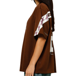 เสื้อฟุตบอลอเมริกันแบบตาข่ายย้อนยุค OEM ทรงโอเวอร์ไซส์ สีน้ำตาล เสื้อกีฬาระบายอากาศได้ดี ผลิตจากโพลีเอสเตอร์ ชุดฝึกซ้อมทีม รับผลิตตามสั่ง - Product Image 5