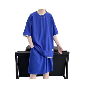 Ensemble deux pièces streetwear pour homme, chemise et short oversize, tenue coordonnée pour homme - Product Image 1