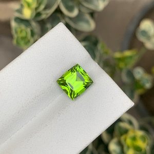 Piedra Preciosa de Peridoto Verde Natural Facetada con Corte Baguette, Calidad Premium para Joyería - Product Image 6