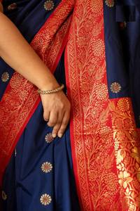 Vêtements de fête de mariage de luxe Créateur de mode Pur Banarasi Cuivre Zari Tissage Saree en soie douce du fabricant indien - Product Image 3