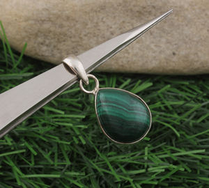 จี้มาลาไคต์ธรรมชาติ เงินแท้ 925 ชุบแพลตตินัม สร้อยคอพลอยทำมือ เครื่องประดับวินเทจ สำหรับทุกเพศ ฉลองครบรอบ - Product Image 4