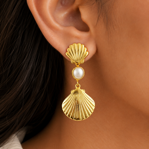 Boucles d'oreilles pendantes en perles de nacre plaquées or 18 carats, tendance, inspirées de l'océan, vente en gros, bijoux de luxe minimalistes pour femmes, style plage - Product Image 2