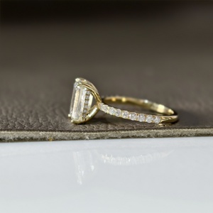Anillo de Oro Sólido Amarillo de 14K con Diamante Cultivado en Laboratorio de Corte Esmeralda de 3 CT y Banda Halo Oculta, Anillos de Compromiso, Boda y Aniversario - Product Image 3