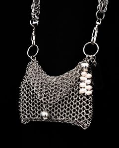 กระเป๋าถือแฟชั่นดีไซน์ทันสมัย ทำด้วยมือจากโลหะแบบ Chainmail พร้อมห่วงเหล็กแข็งแรงทนทาน สำหรับผู้หญิง ใช้ได้ทั้งงานปาร์ตี้และงานกลางคืน - Product Image 3
