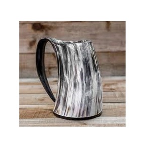 Jarra de Cuerno Natural Hecha a Mano con Acabado Pulido para Cidra, Cerveza Ale, Vino y Cerveza Artesanal - Product Image 1