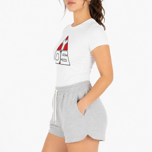 Conjunto de Camiseta y Pantalones Cortos Ajustados para Mujer, Tela Suave de Primera Calidad, Estilo Moderno, Ajuste Perfecto, Listo para el Verano, Hecho a Medida - Product Image 3