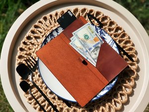 Porte-billets en cuir véritable à faible MOQ, présentoir de factures de restaurant, avec logo personnalisé en relief, carnet de paiement pour serveur LBH-0070 - Product Image 1