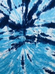 Túnica sin mangas estilo bohemio para mujer, en azul oscuro y azul cielo, con efecto tie-dye y cuello redondo. |   Vestido Casual Holgado de Verano de Alta Calidad con Corte Evase - Product Image 3