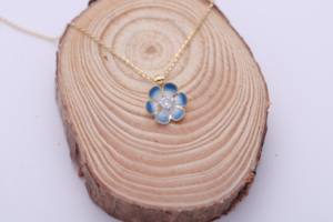 Collar con Colgante de Flor Azul, Tono Oro Amarillo/Rosa/Blanco de 14K, Pétalo Esmaltado, Dije Central con Circonita Cultivada en Laboratorio, Joyería - Product Image 4