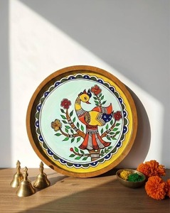 Assiette décorative ronde en bois peinte à la main avec motif d'oiseaux et de fleurs, magnifique plat fait main, plateau de service rond décoratif - Product Image 1