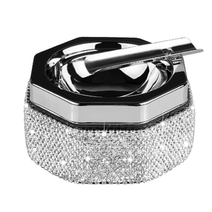 Cendrier octogonal élégant en argent avec une base en cristal blanc étincelant, disponible à prix de gros. - Product Image 1