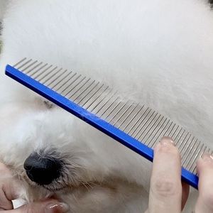 Conveniente peine de acero inoxidable para perros y gatos de 62 dientes, diseño de media luna, herramienta de aseo para mascotas, fuente de alimentación de carga, embalaje a granel - Product Image 5