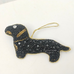 Ornement de Noël de chien noir de luxe en forme de teckel perlé et brodé à la main décor pour animaux de compagnie pour les arbres de Noël de vacances - Product Image 1