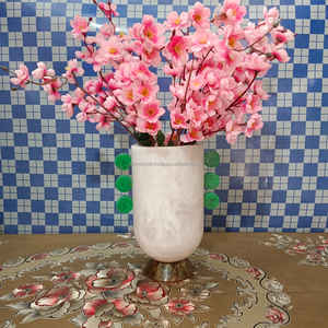 Jarrón de Resina con Textura de Mármol y Patrón de Remolino Acuático, Diseño Moderno, Hecho a Mano para Uso en Mesa de Oficina en el Hogar - Product Image 2