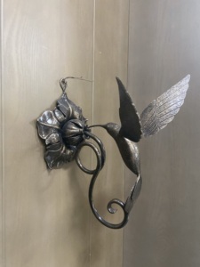 Khang Hung Phat Wrought Iron Hummingbird Flower Sculpture Digital Printing Casting Art Powder Coated Multi-Color Home Decoration - Product Image 4