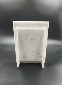 Cadre photo artisanal en marbre blanc avec incrustation florale multicolore – Léger, élégant, pour décoration de table et d'intérieur - Product Image 4