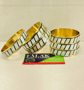 Ensemble de bracelets de luxe personnalisés en nacre, bracelets de créateur en laiton plaqué or pour femmes, bijoux artisanaux naturels en gros - Product Image 6