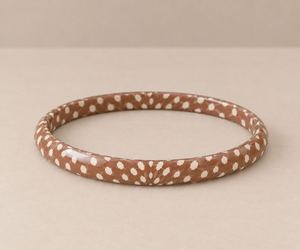 Brazalete Marrón Caramelo con Patrón de Puntos Color Marfil, Brazalete Unisex para Uso Diario, Hecho a Mano, Producto al por Mayor, Engaste con Bisel - Product Image 2
