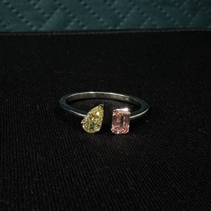 Anillo de Diamante Corte Esmeralda Rosa con Gema Amarilla en Forma de Pera, Engaste de Puntas, Estilo Clásico, Joyería Fina Unisex - Product Image 3