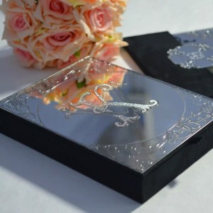 Caja de Invitación de Boda de Acrílico Espejo de Lujo, Personalizada con Monograma Grabado en Plata, Cristal de Estrás, Caja Plegable de Terciopelo Negro - Product Image 2