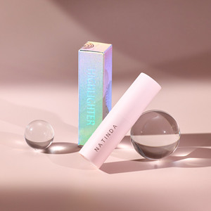 Iluminador Mineral NATINDA Multiusos Resistente al Agua, Tubo Rosa Brillante, Barra de Maquillaje Cremosa para Rostro y Cuerpo - Product Image 4