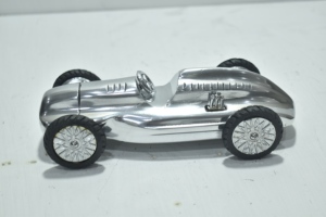 โมเดลรถแข่งโลหะคุณภาพส่งออก ตกแต่งอย่างมีศิลปะ เหมาะสำหรับตกแต่งบ้านและเป็นของขวัญ มีจำหน่ายแล้ว - Product Image 5