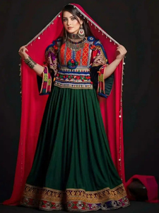 Robe traditionnelle afghane Kuchi, broderie artisanale, détails en fils, manches longues, style vintage, pour occasions festives. - Product Image 3