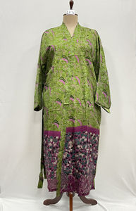 Kimono de Seda Hecho a Mano en India para Mujer, con Logotipo Frontal, Mangas Largas, Bolsillos Dobles, a Precio de Mayoreo - Product Image 2