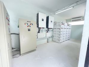 <span class=keywords><strong>Inversor</strong></span> Híbrido Deye <span class=keywords><strong>Solis</strong></span> de 50kw 60kw 80kw 100kw 125kw 220v 380v, Sistema de Energía Solar Industrial con Batería de Litio - Product Image 4