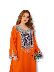 Abaya de poliéster naranja bordada para mujer Awais House, cuello corazón, manga larga, largo hasta el suelo, ajuste holgado, ropa modesta para oración - Product Image 3