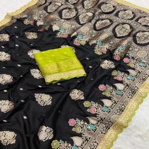 VASTRA COTTAGE Saree de seda Dola de alta resistencia con bordado Meenakari Zari, ribete de cordón y lentejuelas, y blusa a contraste para mujer - Product Image 2