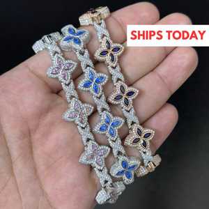 Bracelet maille cubaine en argent sterling plaqué or, entièrement serti de Moissanite VVS motif trèfle, avec sertissage griffe, pour hommes et femmes - Product Image 5