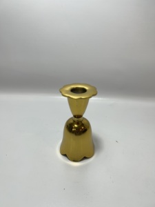 Candelabro Moderno de Aluminio Dorado con Base de Campana, Portavelas Corto para Velas Cónicas, Decoración para Fiestas, Bodas y Hogar, Hecho a Mano, Duradero - Product Image 3